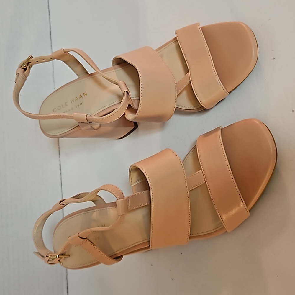 PREOWNED COLE HAAN HEEL